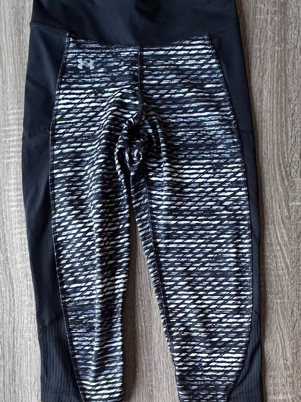 Under Armour HeatGear Black & White Printed Capri Workout Leggings